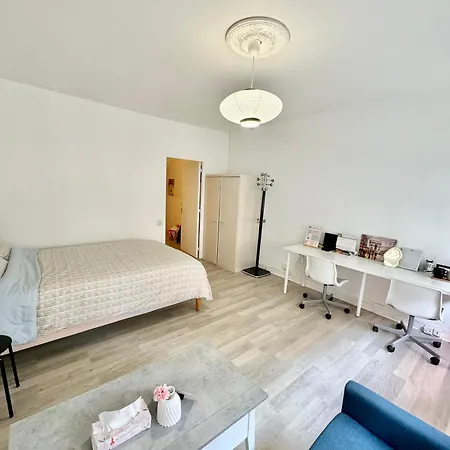 Le Berri Chic Studio-steps From Champs-elysees Апартаменты Париж