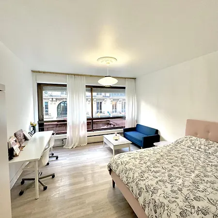 Le Berri Chic Studio-steps From Champs-elysees Apartment
