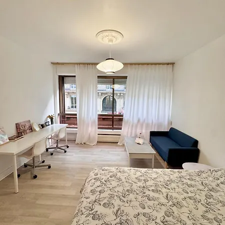 Апартаменты Le Berri Chic Studio-steps From Champs-elysees Париж