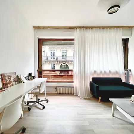 Le Berri Chic Studio-steps From Champs-elysees Apartment *