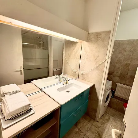 Le Berri Chic Studio-steps From Champs-elysees * Париж
